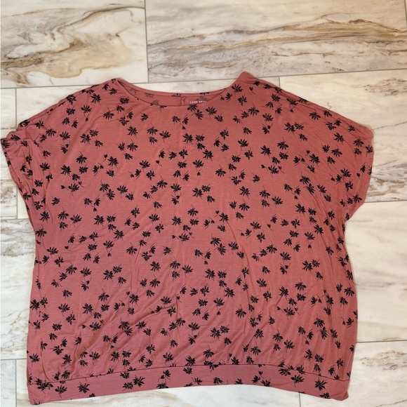 Lane Bryant Pink Floral Short Sleeve Top Size 26/28 - Picture 3 of 6
